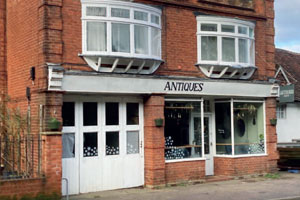 prominent retail premises to let on a new lease oin Godalming