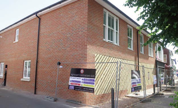 2 x brand new commercial units to let in Ripley