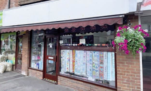retail unit to let in Haslemere with rear parking 